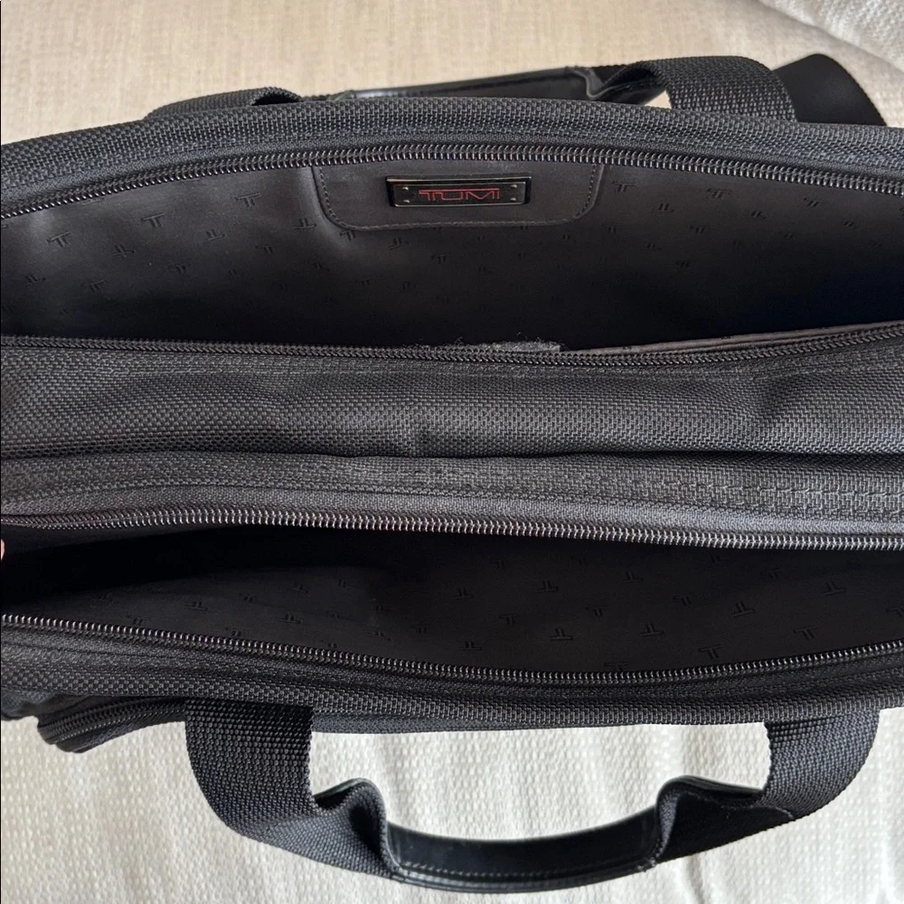Tumi Black Computer Laptop Briefcase Bag in 100% Ballistic Nylon
